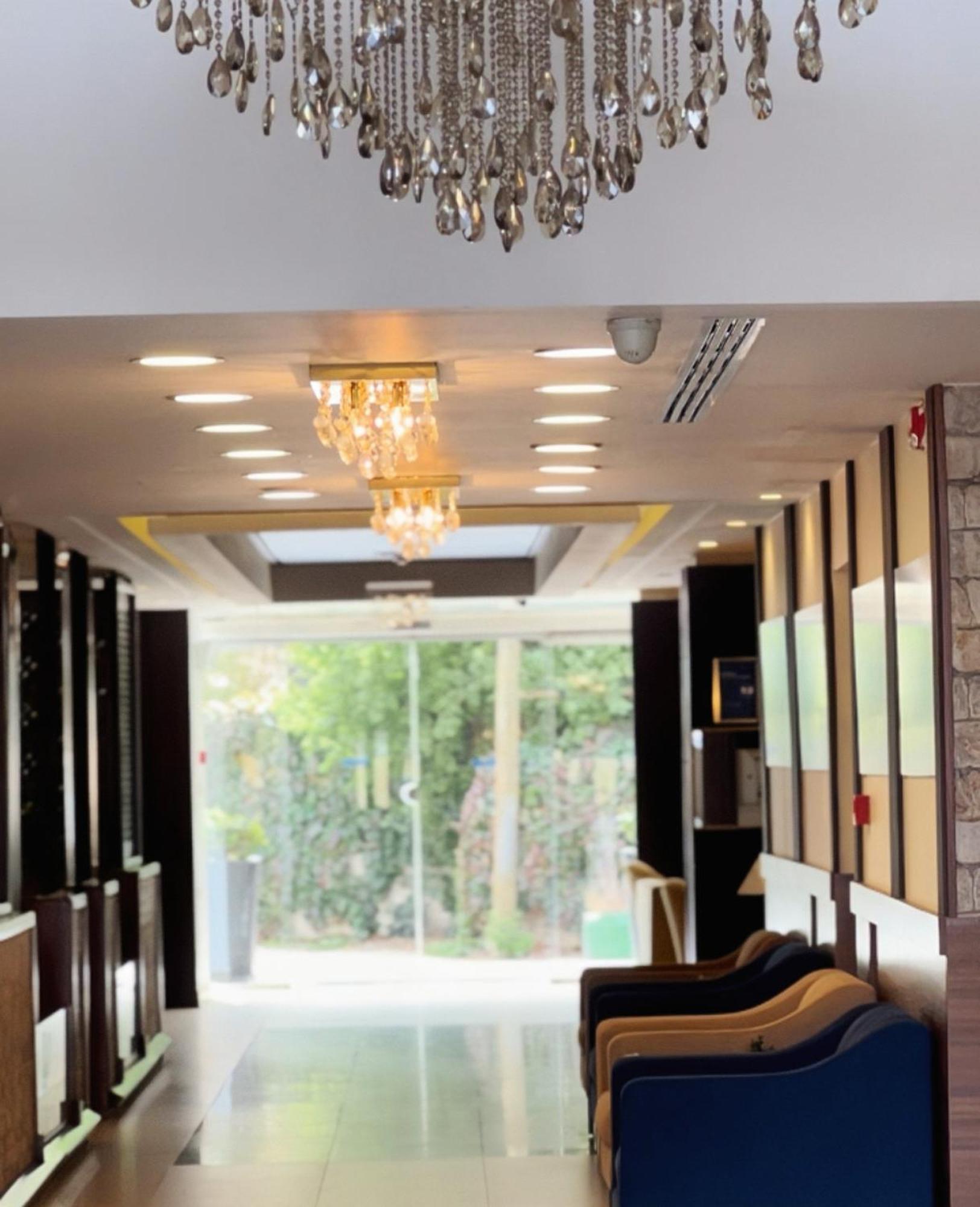 The Seventh Star Hotel Suites Амман Экстерьер фото