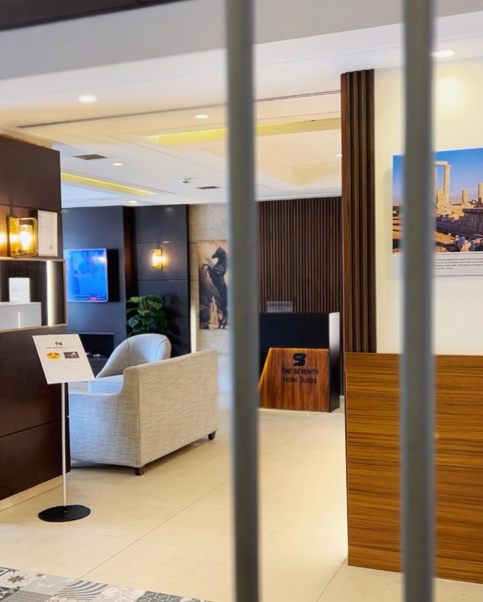 The Seventh Star Hotel Suites Амман Экстерьер фото