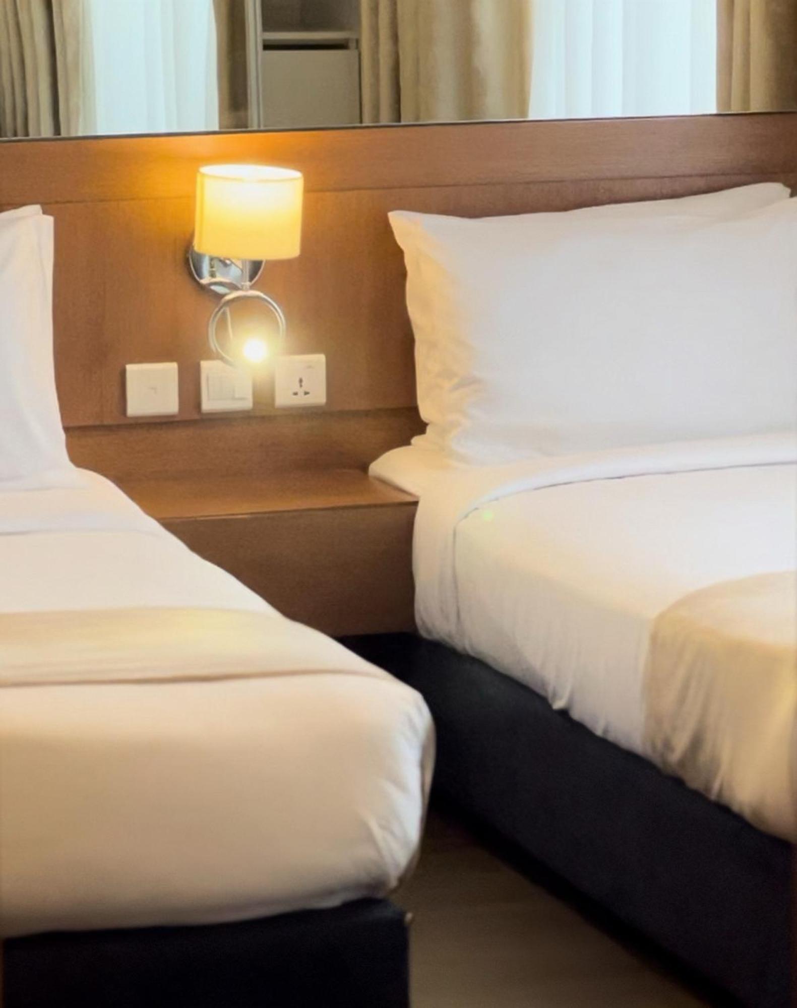 The Seventh Star Hotel Suites Амман Экстерьер фото