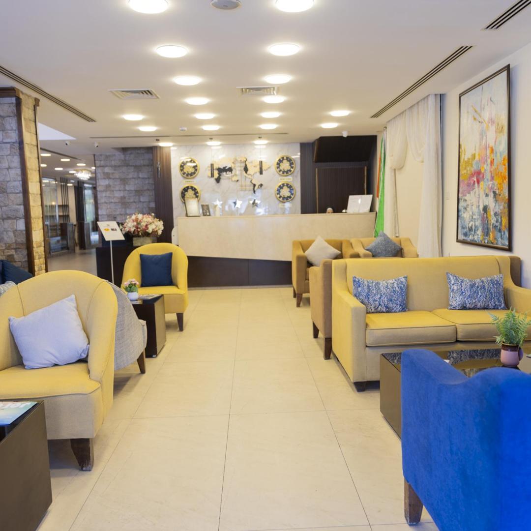 The Seventh Star Hotel Suites Амман Экстерьер фото
