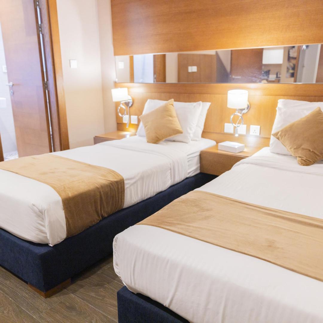 The Seventh Star Hotel Suites Амман Экстерьер фото