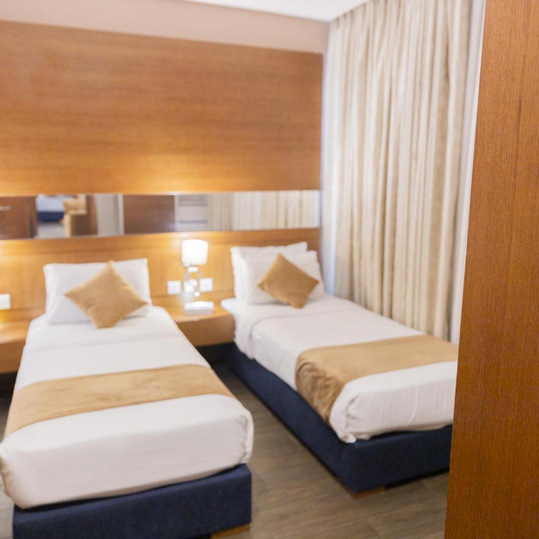 The Seventh Star Hotel Suites Амман Экстерьер фото