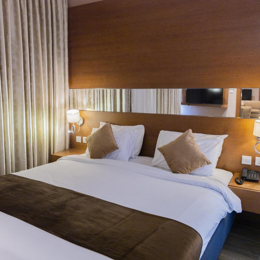 The Seventh Star Hotel Suites Амман Экстерьер фото
